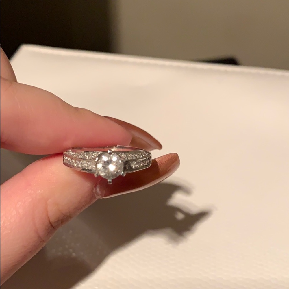 Engagement ring - Picture 3 of 5